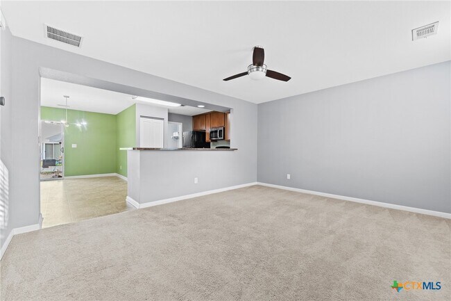 Foto del edificio - 320 Trestle Tree