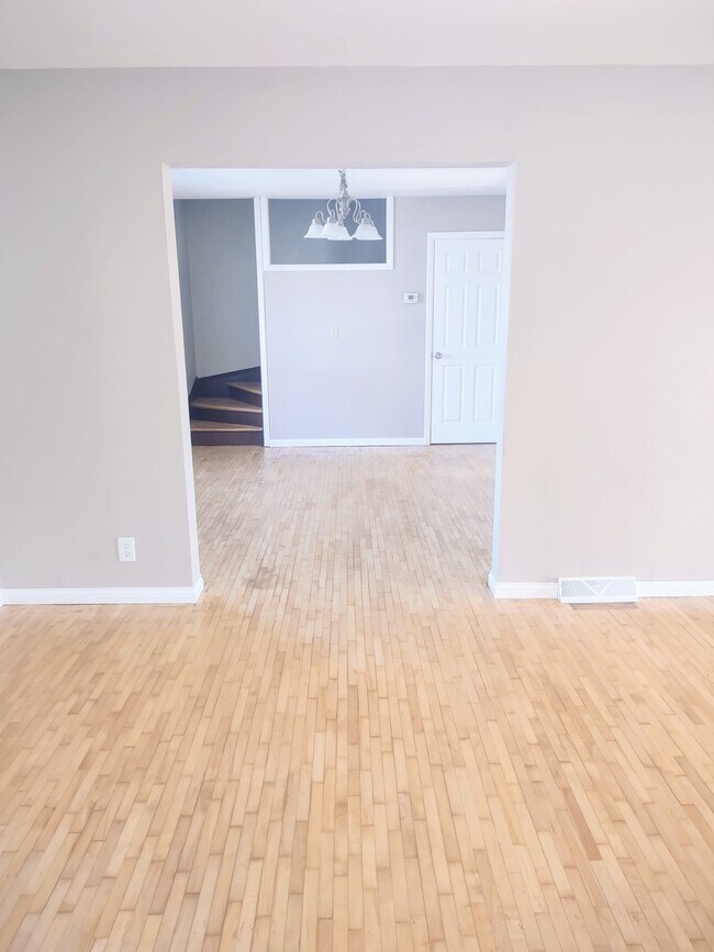 Living / Dining room - 120 S Summit St