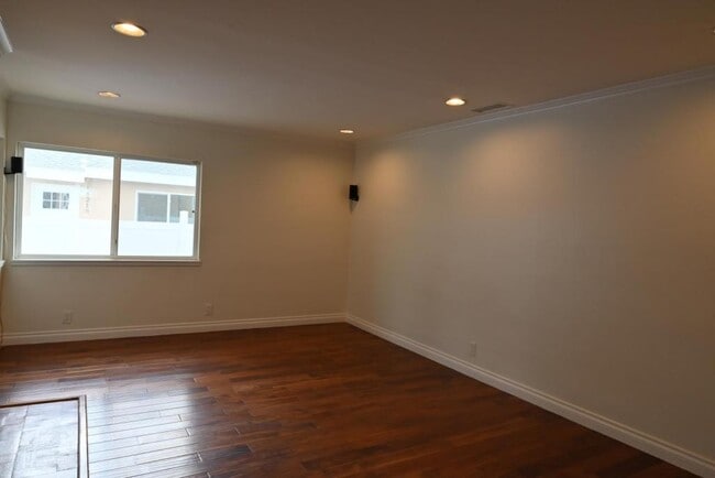 Foto del edificio - 18214 Yukon Ave