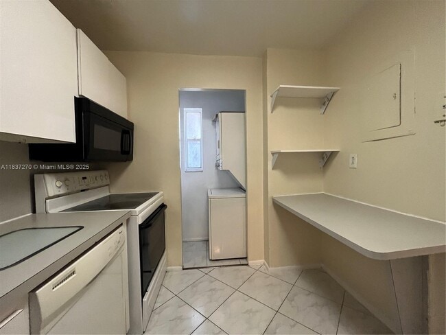 Building Photo - 8051 S Colony Cir