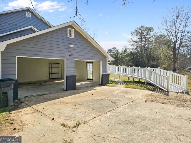 Foto del edificio - 3319 Clemons Rd