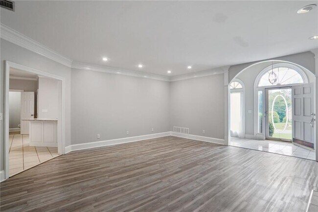 Building Photo - 6310 Chestnut Pkwy
