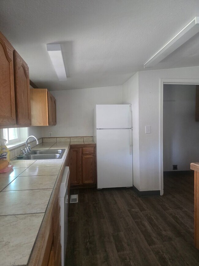Foto del edificio - 3 bedroom 2 bath