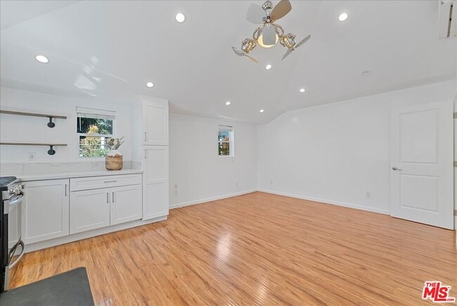 Foto del edificio - 6724 Mammoth Ave
