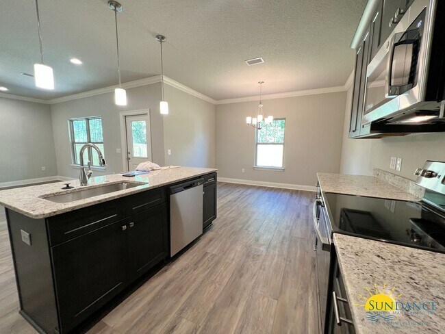 Building Photo - Luxury 3 Bedroom Home in East Navarre!