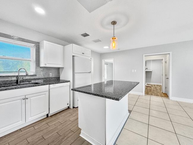 Building Photo - 3816 Melgert Ln