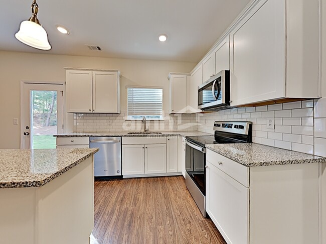 Building Photo - 441 Camp dr