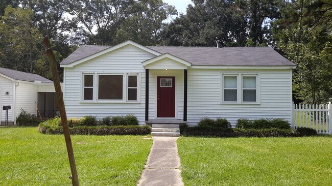 Foto del edificio - 1221 North Woodcrest Avenue