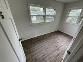 Building Photo - 807 Wood St