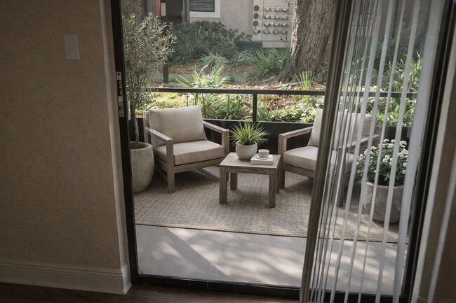 Foto del edificio - Gorgeous first floor 2/2 condo x Rent @  Winter Park in front of Full Sail!