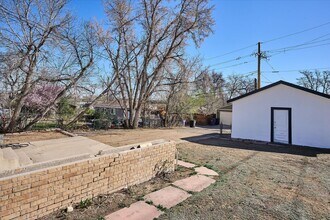 Building Photo - 802 Julian St