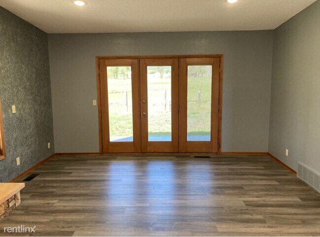 Building Photo - 3 br, 2.5 bath House - 5011 HWY 93 N