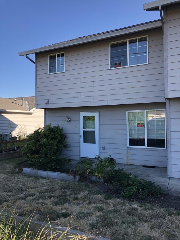 34265 E Columbia Ave, Scappoose, OR 97056 Townhome Rentals in