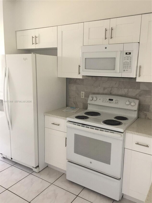 Foto del edificio - 16644 Hemingway Dr