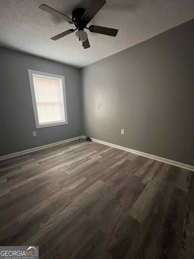 Foto del edificio - 2062 Mutual Ave