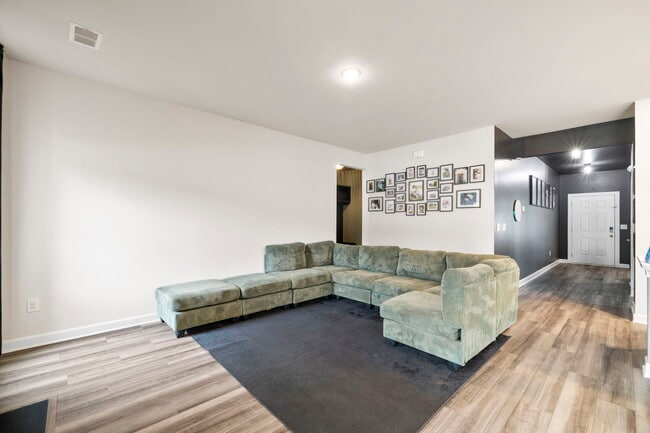 Building Photo - 813 Elgon Walk Dr