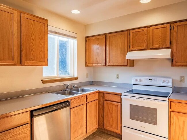 Building Photo - 1220 Avenue A