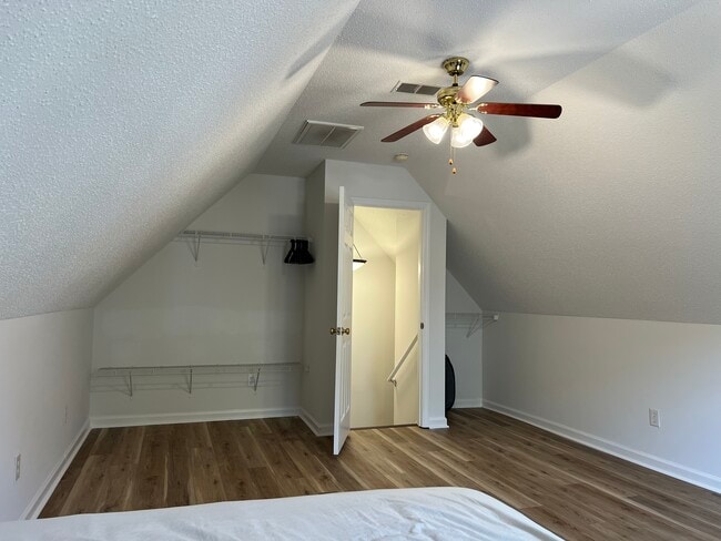 Building Photo - 5343 Tidewater Dr