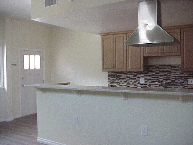 Foto del edificio - 10415 KIMBARK Ave