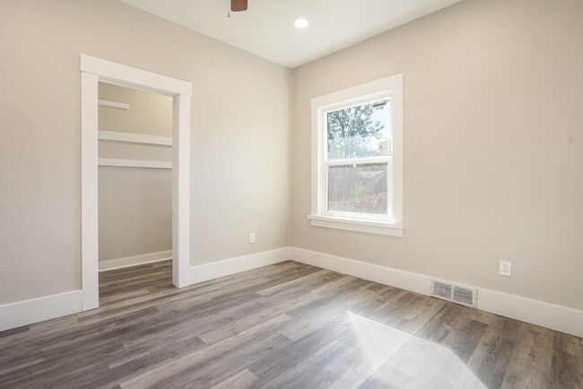 Building Photo - 1601 Miller Ave