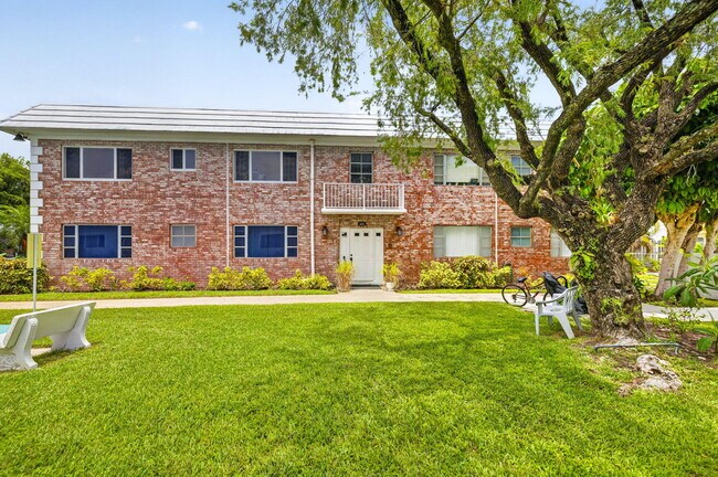 Foto del edificio - 400 S Cypress Rd