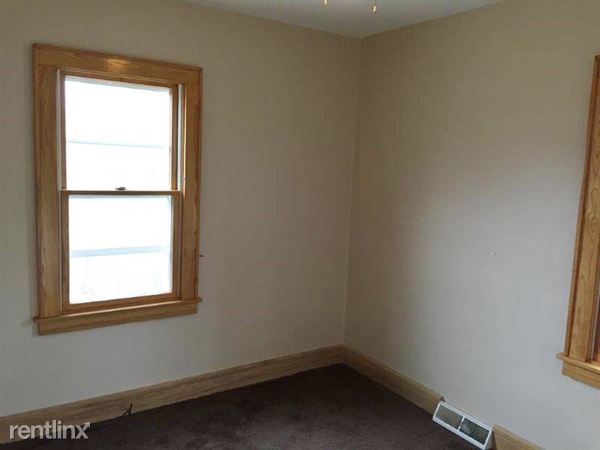 Building Photo - 1260 Desiax Ave