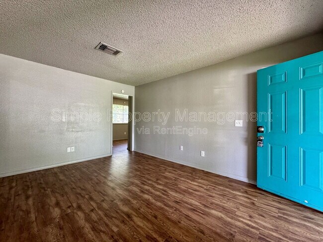 Building Photo - 4717 Creekwood Dr