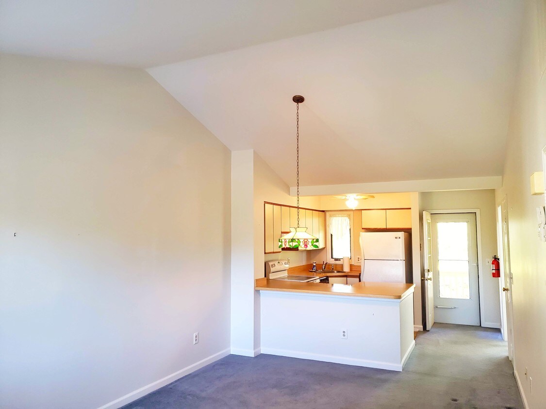 28 Troon Terrace, Annandale, NJ 08801 Condo for Rent in Annandale, NJ