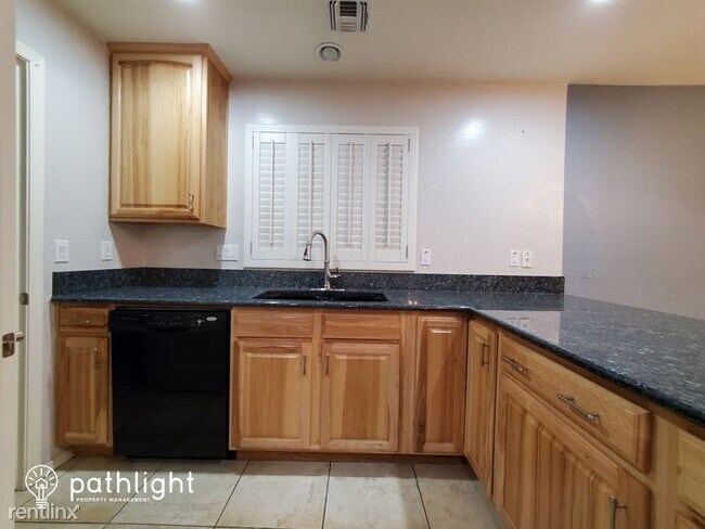 Foto del edificio - 4 br, 2 bath House - 10733 Taft Street UNIT
