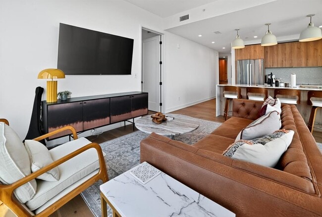 Building Photo - 84 East Ave