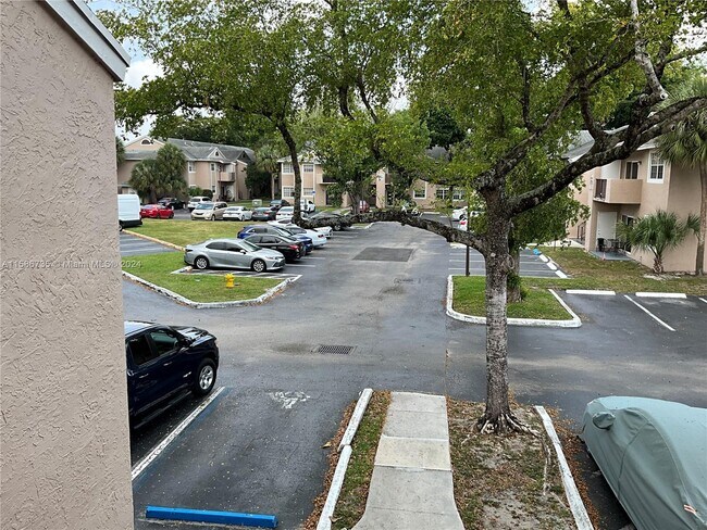 Foto del edificio - 1701 NW 96th Terrace
