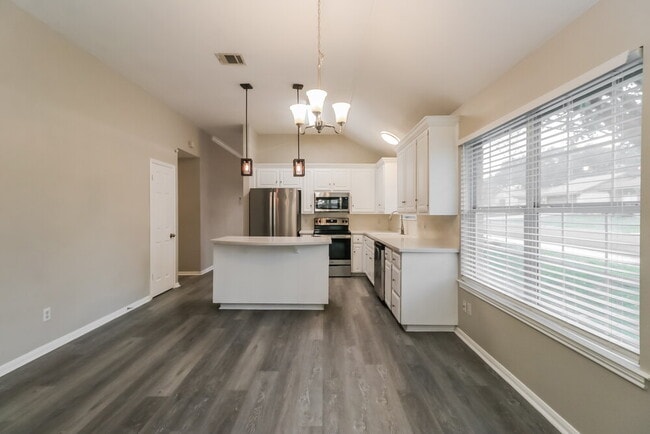 Building Photo - 200 Woodstone Dr