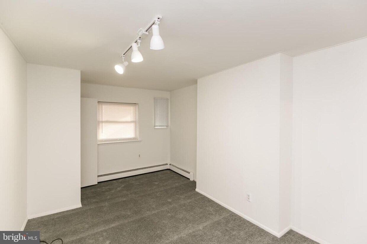 Primary Photo - 310 N 32nd St