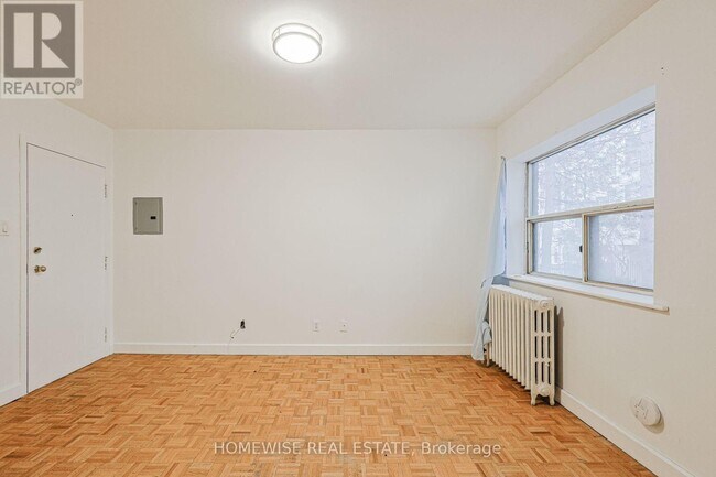 Building Photo - 33 Maitland St