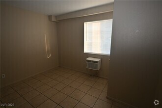 Building Photo - 3017 E Carey Ave