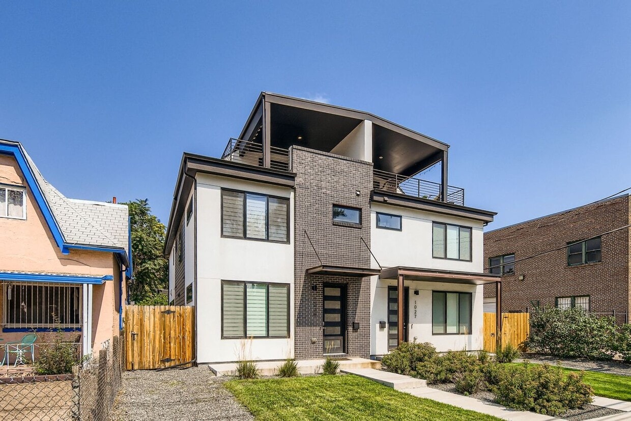 Primary Photo - Beautiful, Modern 3 Bed/ 4 bath Home in Cu...