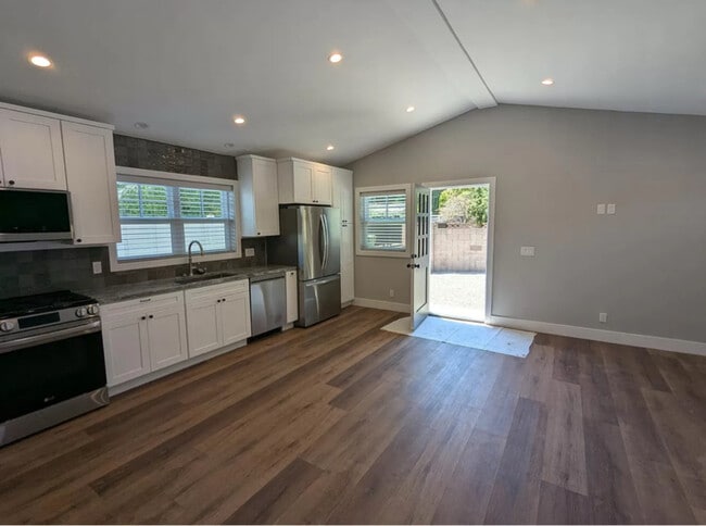 Foto del edificio - 23730 Hartland St