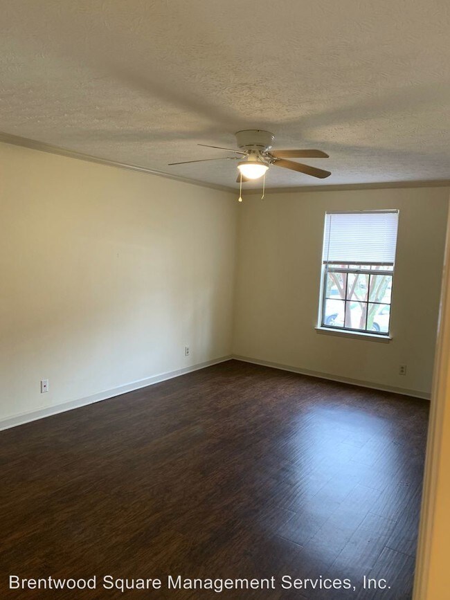 Building Photo - 121 Brentwood Square