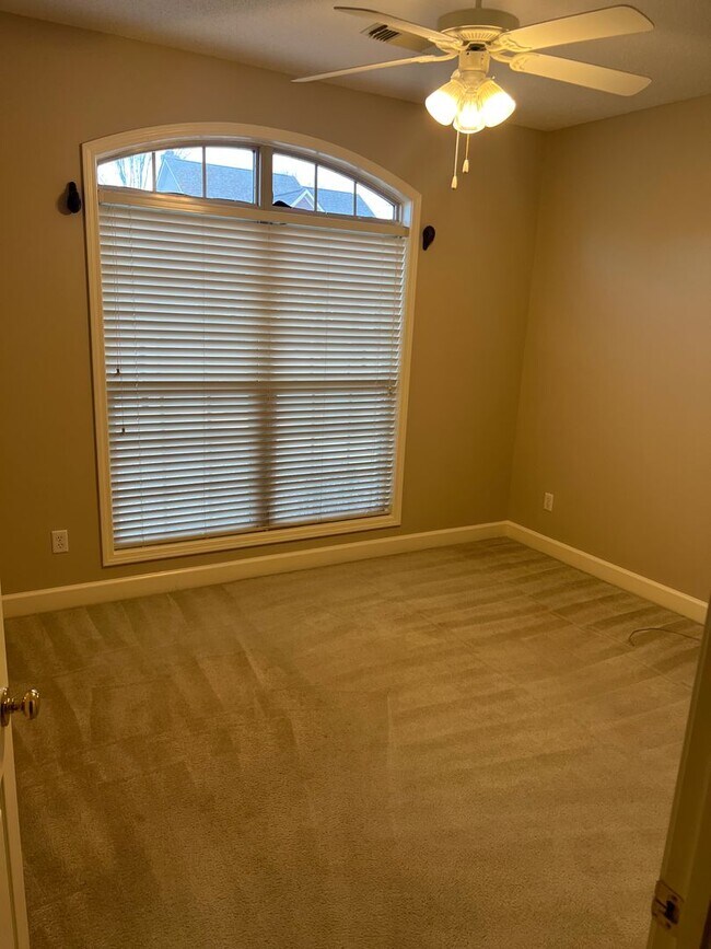 Building Photo - Nice 4 Bedroom 2.5 Bath available in Tusca...