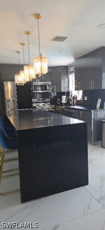 Foto del edificio - 1118 NE Pine Island Ln