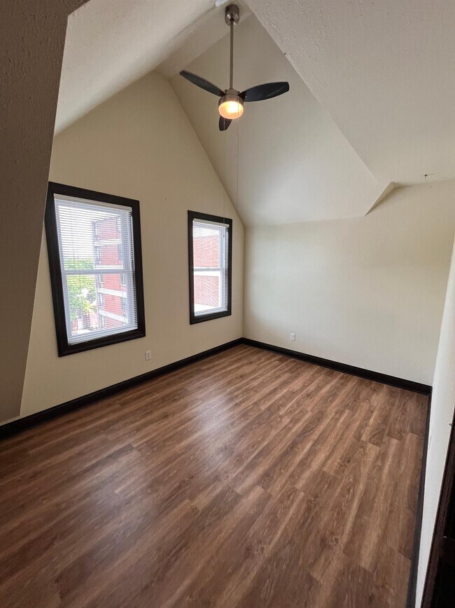 Building Photo - 141 E Gorham St