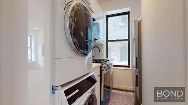Building Photo - 3 bedroom in Manhattan NY 10003