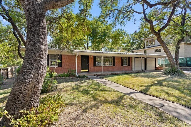 Building Photo - 205 W Spring Dr