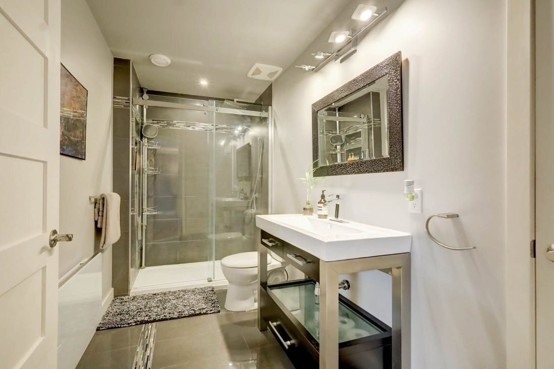 Foto del edificio - 15842 Addison Rd