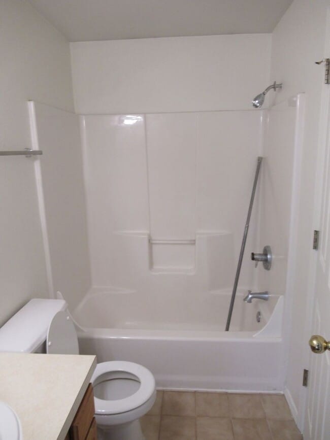 Building Photo - Two Bedroom Duplex in McMinnville