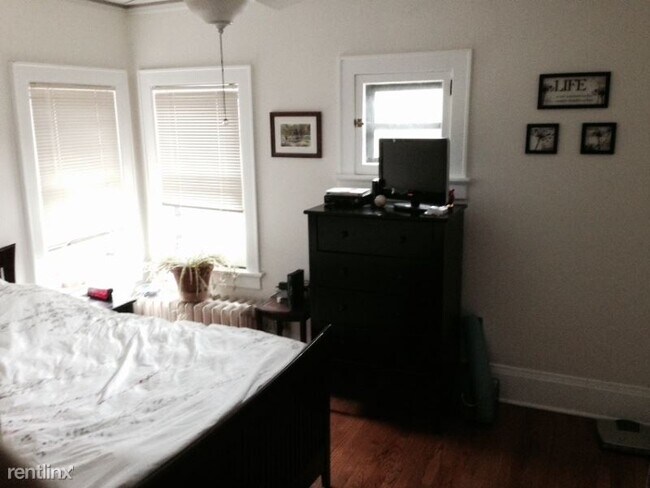 Building Photo - 2 br, 1 bath Apartment - 7004 W Wisconsin Ave