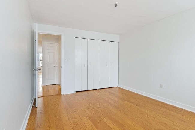 Building Photo - 122 Tudor St