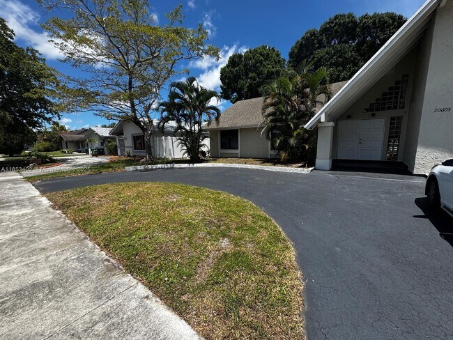 Foto del edificio - 20605 NE 9th Ct