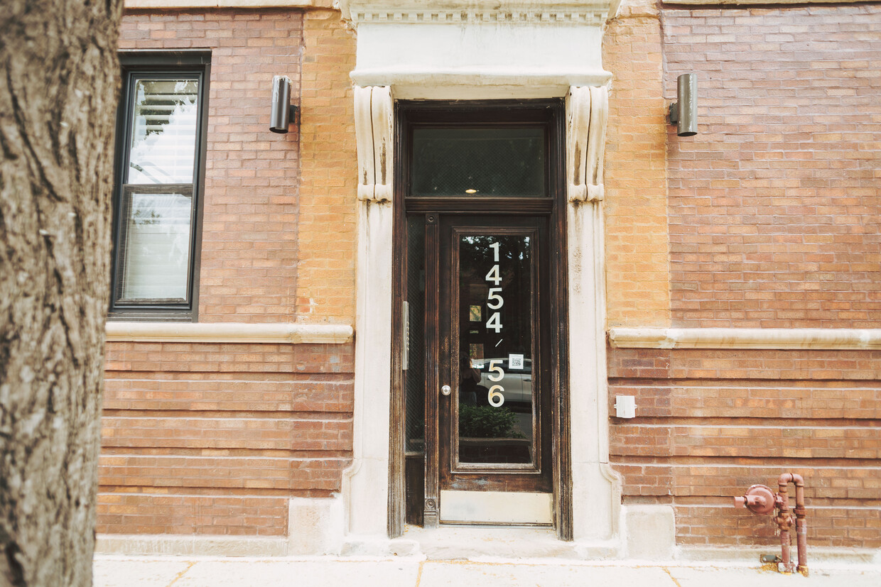 Building - 1456 W Polk St