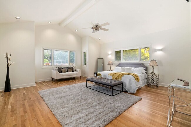 Building Photo - 434 Portlock Road
